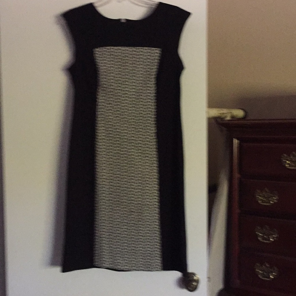 Chico’s black and white, sleeveless shift dress